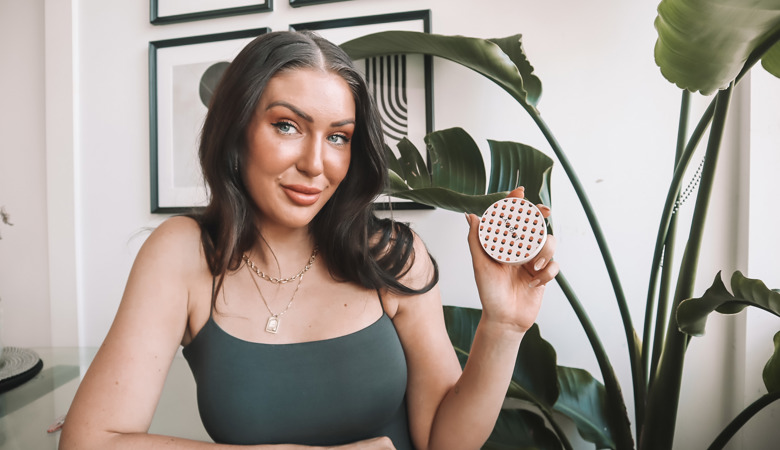 Our Best Foundation Makeup Hack: The Lava Art Compact Cushion