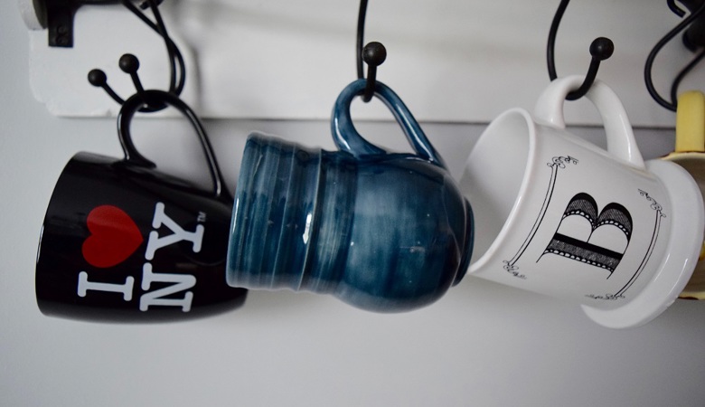 A Traveler's Delight: Why Mugs are the Perfect Souvenir Gift for Globetrotters