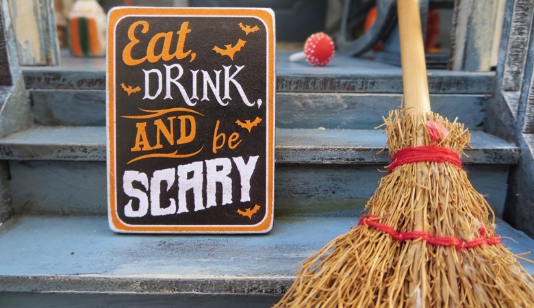 How to Throw the Ultimate Halloween Party